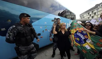 Asaltan el autobús de la selección brasileña: "¡No habrá Copa del Mundo!" 