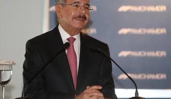 Danilo llama a un pacto públicoâ?"privado para crear una clase media grande y fuerte