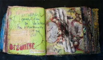 Un artista ataca a Monsanto con un libro de conjuros
