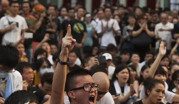 Los estudiantes amenazan con ocupar oficinas del gobierno en Hong Kong
