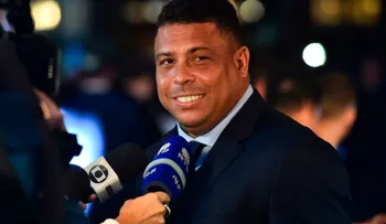 Ronaldo Nazário fue dado de alta tras estar hospitalizado por una "fuerte gripe"