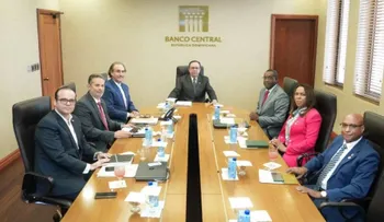 Gobernador BCRD recibe visita de Antonio Ciriaco Cruz, decano de Economía de la UASD