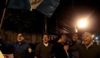 Guatemaltecos celebran renuncia del presidente