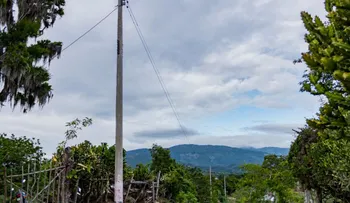 Gobierno electrifica remota comunidad de Gajo Largo, tras 20 años de espera