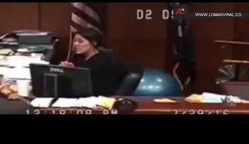 Esta juez pierde la cabeza cuando entra la acusada, la razón es sorprendente
