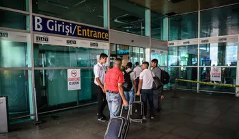 El aeropuerto de Ataturk intenta restablecer la normalidad