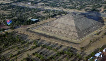 México: hallan posible túnel debajo de Pirámide de la Luna en Teotihuacán