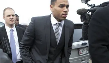 Magnate del rap Suge Knight demanda a Chris Brown por tiroteo