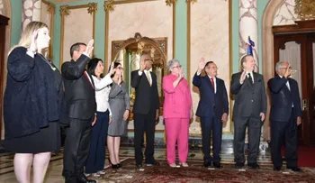  Medina juramenta a nuevo funcionarios designados mediante el decreto 168-18 