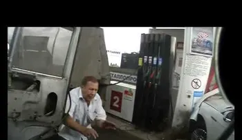 Salva su vida de milagro (VIDEO)
