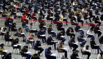 Médicos venezolanos no aguantan la crisis; 2,763 se examinan para ejercer en Chile