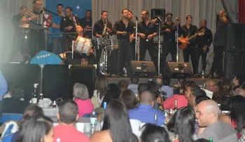 Raymond y Miguel tienen una sólida presentación en San Judas, NY.