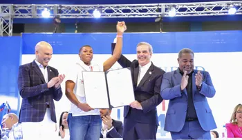 Presidente Abinader encabeza graduación de 371 nuevos técnicos profesionales del programa "Oportunidad 14-24"