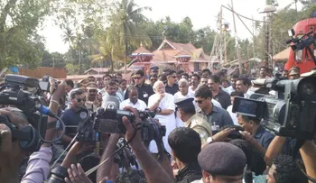 Policía de la India busca a 10 personas en conexión con el incendio en el templo