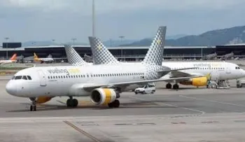 Avión de Vueling aterriza de emergencia en Barcelona tras incendiarse un motor por impacto de aves