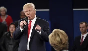 Hillary Clinton y Donald Trump llegan al último debate de una dura campaña