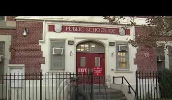  Dos adolescentes presuntamente querían explotar escuela en Queens, Estados Unidos 