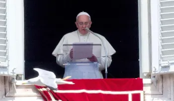 Un grupo de mujeres piden al papa que revise el celibato de los sacerdotes
