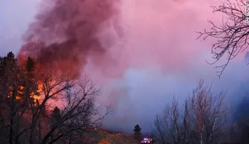 Evacuan a cientos de personas en Colorado por incendios forestales