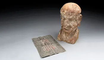 Hallan tesoro de 700 años oculto dentro de antigua escultura china