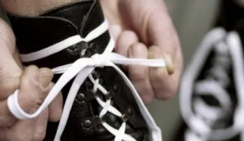 Ciencia revela complejo misterio: ¿por qué se desatan los cordones de los zapatos?