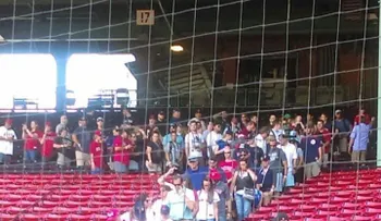 Gran ambiente en afueras del Fenway Park; hoy retirarán camiseta de David Ortiz