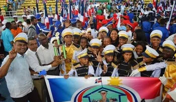 Escuela César Nicolás Penson gana Festival de Marcha Escolar