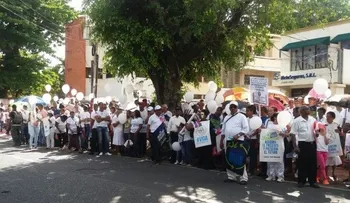 Grupo contra el aborto y matrimonio gay marcha hasta hotel hospeda ejecutivos de la OEA