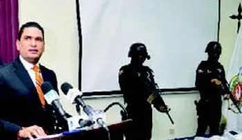 Apresan 2 hombres con 37 paquetes de droga en tanque de gasolina del vehículo 