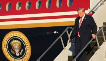 CNN amenaza con acciones legales si la Casa Blanca no le restablece el acceso al Air Force One