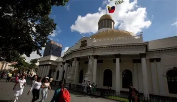 Oposición en Venezuela juramenta a diputados impugnados