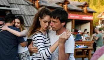 Ni en Buenos Aries, ni Montevideo, terapia de tango" en las montañas de Montenegro