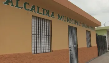 Empleados cierran alcaldía de Tábara Arriba en Azua