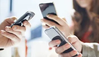 Un estudio confirma que su teléfono realmente lo está observando