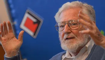 Exempleado del Departamento de Estado: "EE.UU. derrocó gobiernos en 50 países"