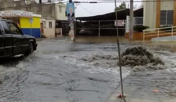Lluvias provocan inundaciones en sectores de Santiago