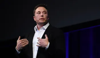 Elon Musk prueba sumergible que podría utilizarse en rescate en Tailandia