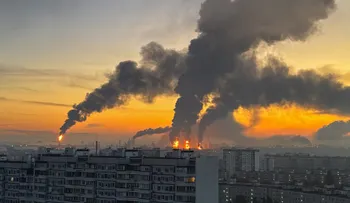 Ataque masivo con drones ucranianos golpea Moscú y daña refinería petrolera en el último día de elecciones en Rusia