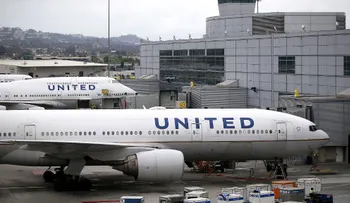 Escándalo en Twitter por código de vestimenta de United Airlines