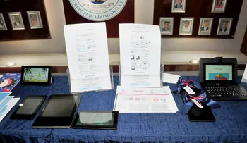 Minerd recibe 2,000 tabletas de Embajada EEUU para mejorar aprendizaje en escuelas públicas