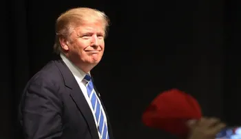 Trump hace rueda de prensa con mujeres que acusan a Bill Clinton de comportamiento inapropiado