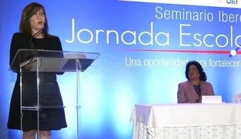 Experto chileno dice educación no se mejora con mayor horario en las aulas