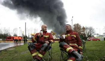 Bombero apaga incendio con cerveza en Texas