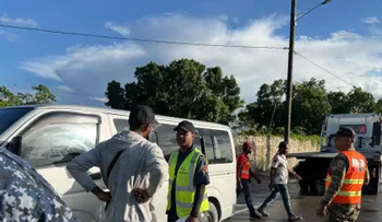 Intrant retiene cinco autobuses operados por haitianos indocumentados en Bávaro