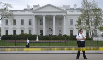 Casa Blanca despide funcionario que criticaba a Obama en Twitter 