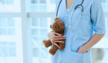 La muerte de un niño de 7 años por una otitis tratada con homeopatía conmociona a Italia