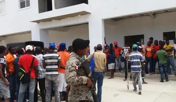 Falta de pago a empleados La Barquita genera forcejeos, golpes y armas sobadas 