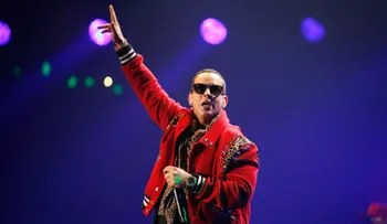 Daddy Yankee triunfa en unos Premios Tu Mundo que ensalzan aporte inmigrante