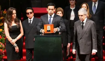 Hijo mayor de Juan Gabriel fue declarado heredero universal de sus bienes y cierran demandas