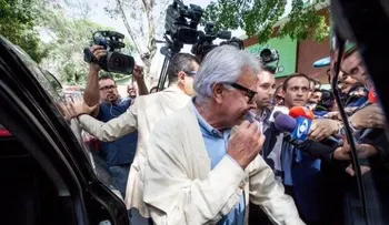 Expresidente Felipe González finaliza visita a Venezuela 